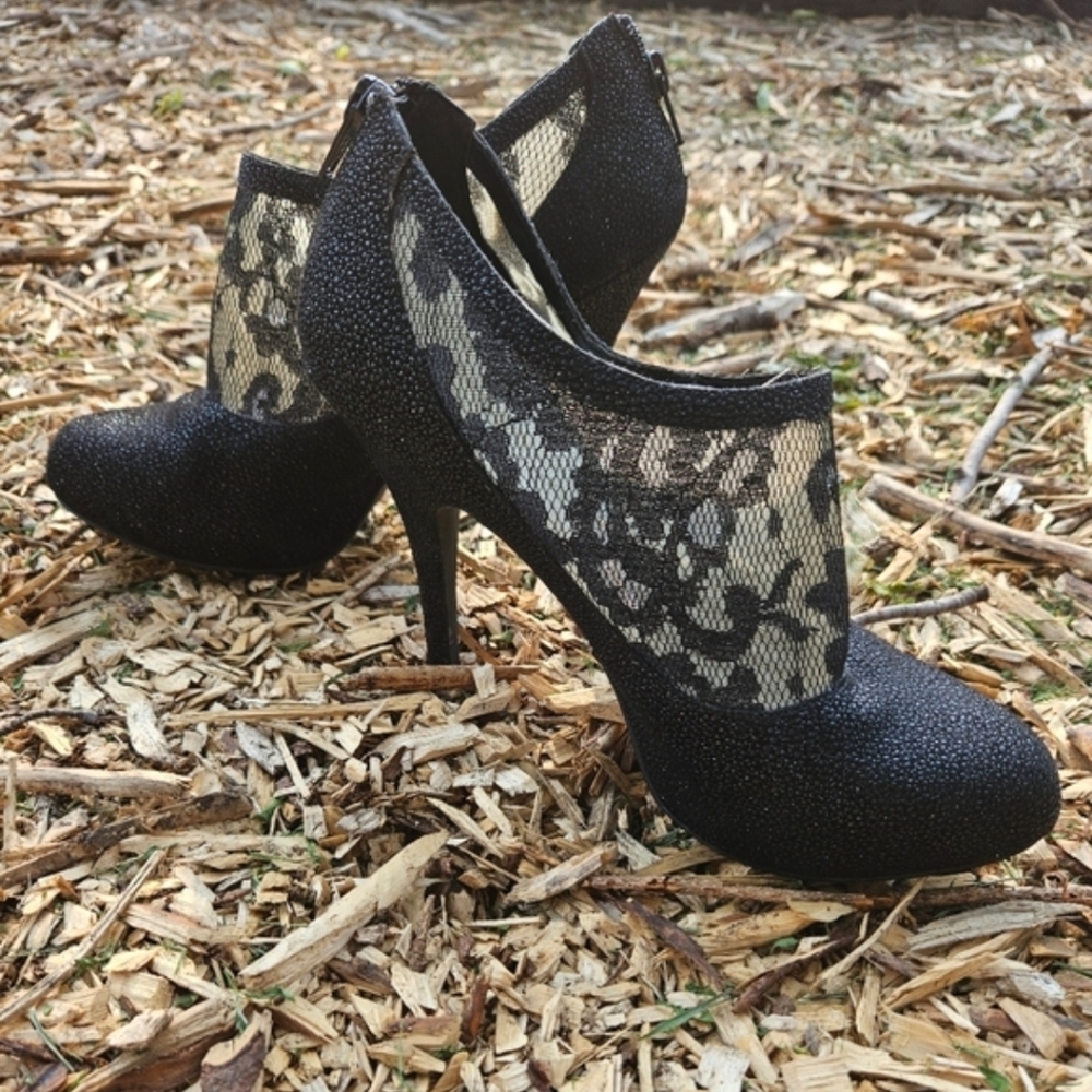 Lulu Townsend Women’s Black Lace High Heel SZ 8 Booties Beaded Rhinstone Mobwife